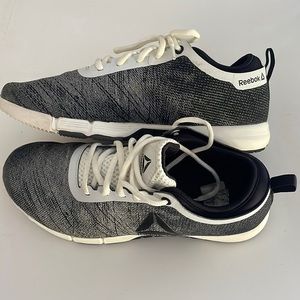 Reebok lightweight comfortable cross trainer, walking shoe